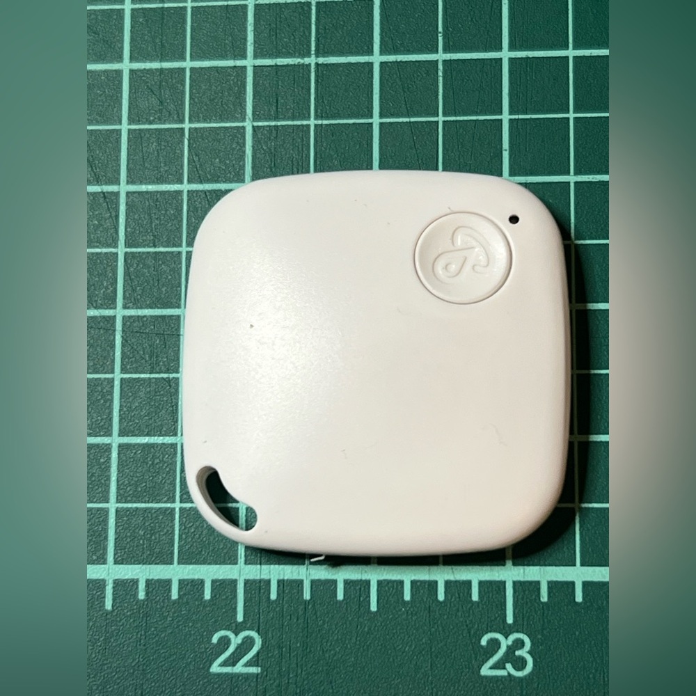 Tracker- Bluetooth white Tracker set of four
I10